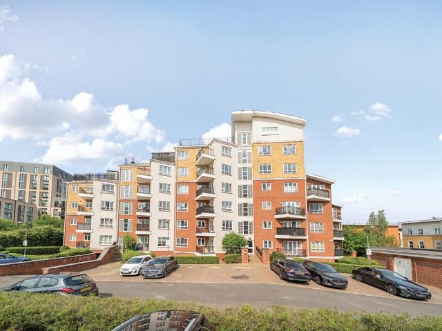 Flat for sale in Watford, Holywell Estate