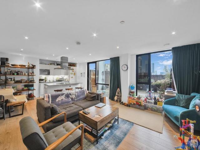 Flat for sale in Stratford Marsh, Greater London
