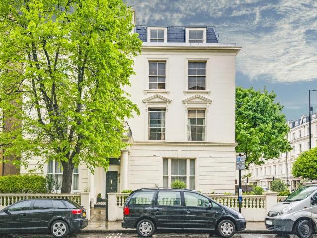 Flat for sale in Maida Vale, Greater London