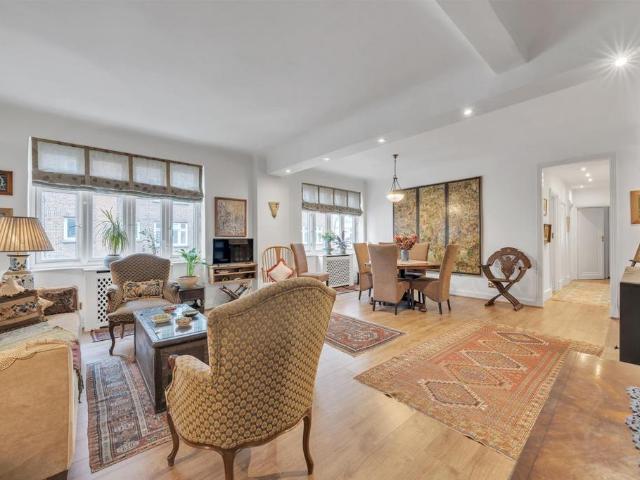 Flat for sale in St. John's Wood, Greater London