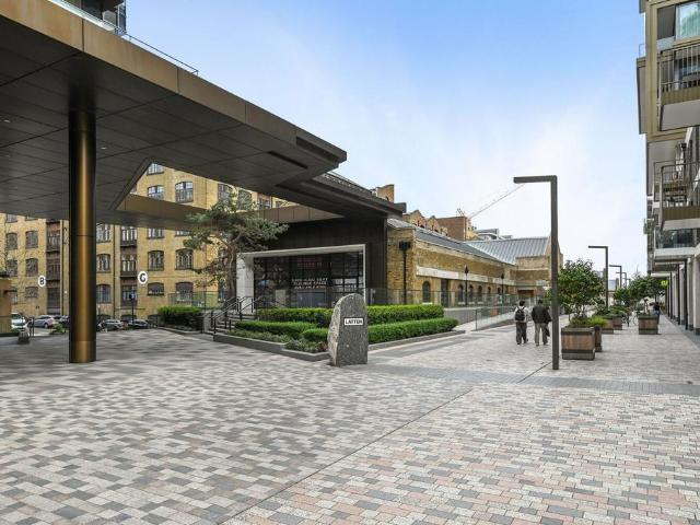 Flat for sale in St. George in the East, Wapping