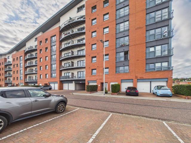 Flat for sale in City Quay, Scotland