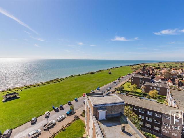 Flat for sale in Frinton and Walton, Dale Hill
