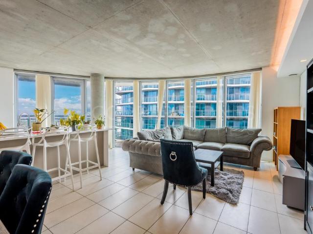 Flat for sale in Canning Town, Greater London