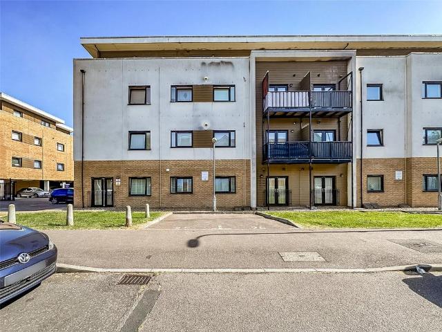 Flat for sale in Rush Green, Greater London