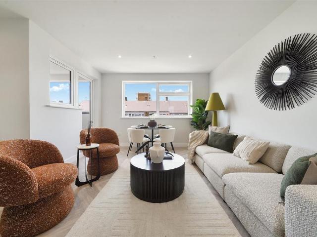 Flat for sale in Stepney, Greater London