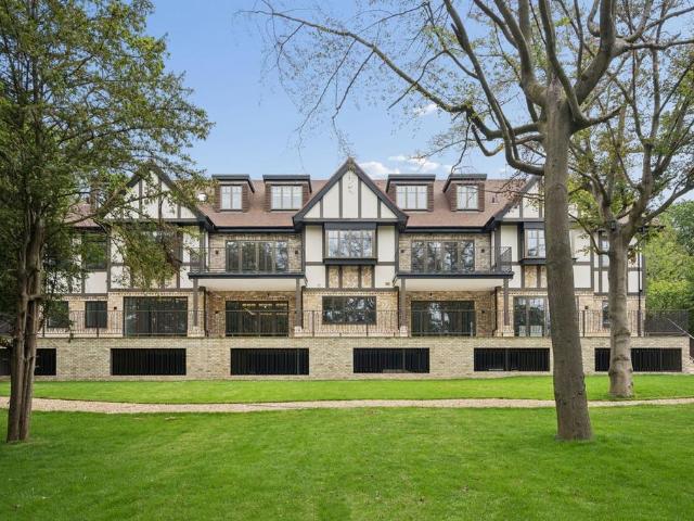 Flat for sale in Batchworth