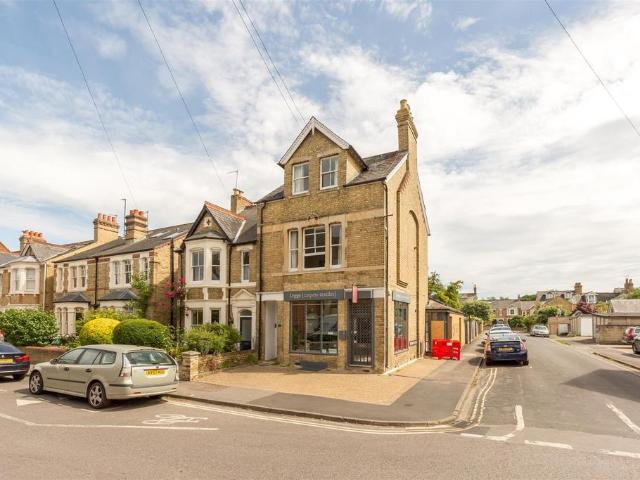 Flat for sale in The Slade, Oxfordshire