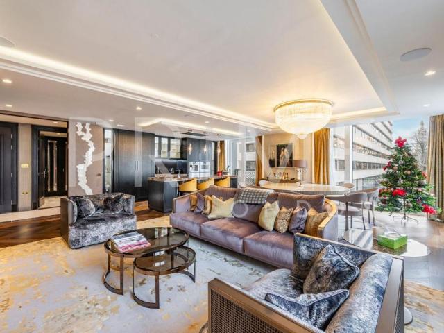 Flat for sale in St Clement Danes, Greater London