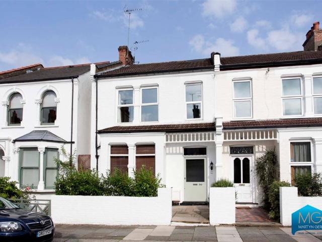 Flat for sale in Colney Hatch, Greater London
