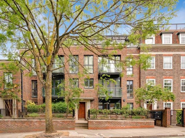 Flat for sale in North End, Greater London