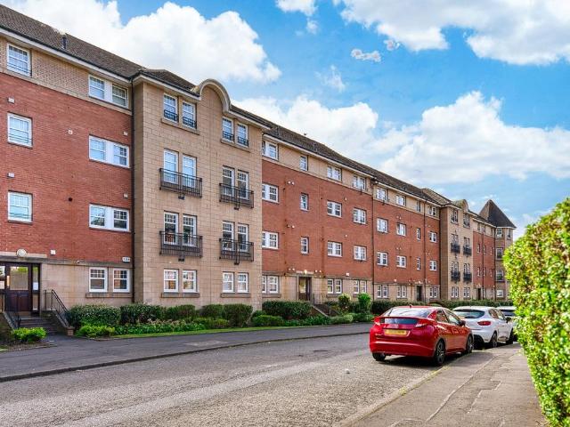 Flat for sale in Pollokshaws, Scotland