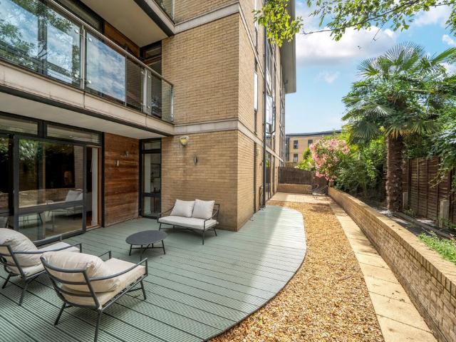 Flat for sale in West Hampstead, Greater London