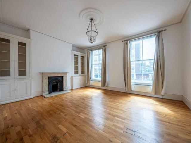 Flat for sale in Putney, Greater London