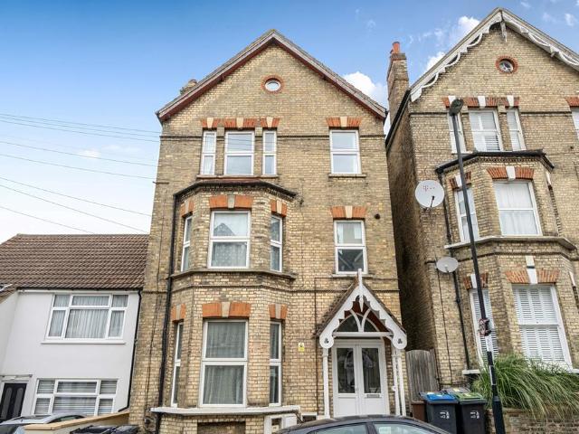 Flat for sale in London Borough of Croydon, Upper Norwood