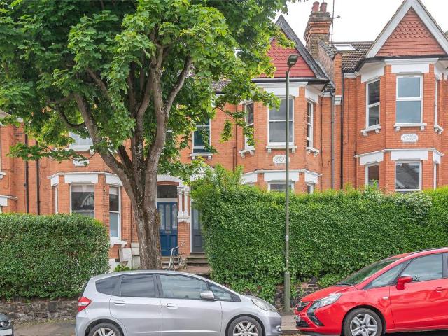 Flat for sale in Colney Hatch, Greater London