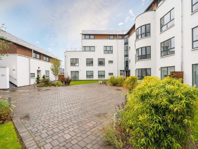 Flat for sale in Cramond, Scotland