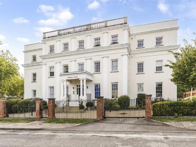 Flat for sale in Montpellier, Cheltenham