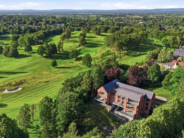 Flat for sale in Four Lane Ends, Prestbury
