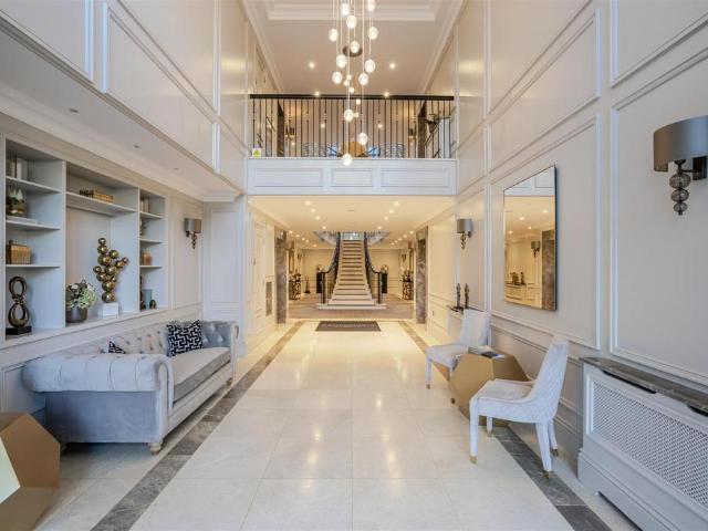 Flat for sale in Sunninghill and Ascot, South Ascot