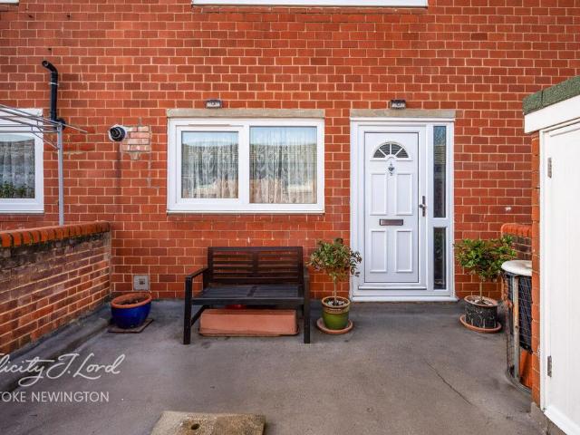 Flat for sale in Stoke Newington, Greater London