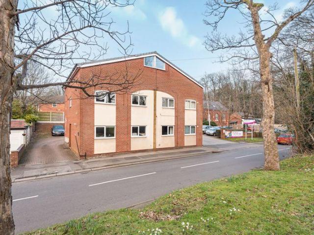 Flat for sale in Hockley, Poynton