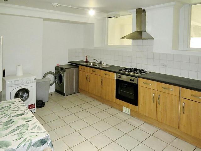 Flat for sale in The Polygon, City Of Southampton