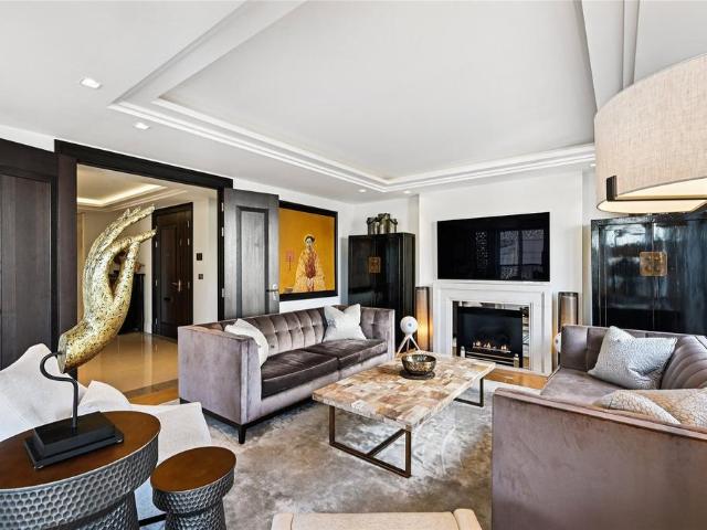 Flat for sale in St Clement Danes, Greater London