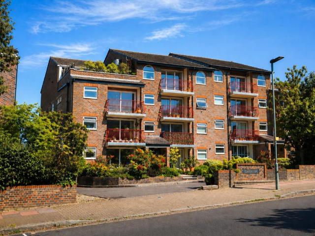 Flat for sale in Beckenham, Greater London