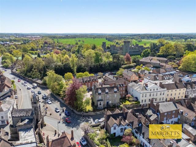 Flat for sale in Cliff Hill, Green Close