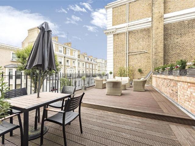 Flat for sale in Brompton, Greater London