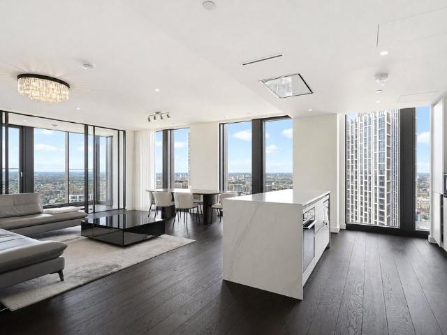 Flat for sale in Vauxhall, Greater London