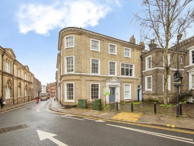 Flat for sale in Key Street, Suffolk
