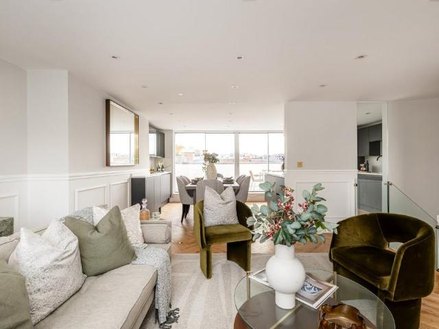 Flat for sale in Mayfair, Greater London