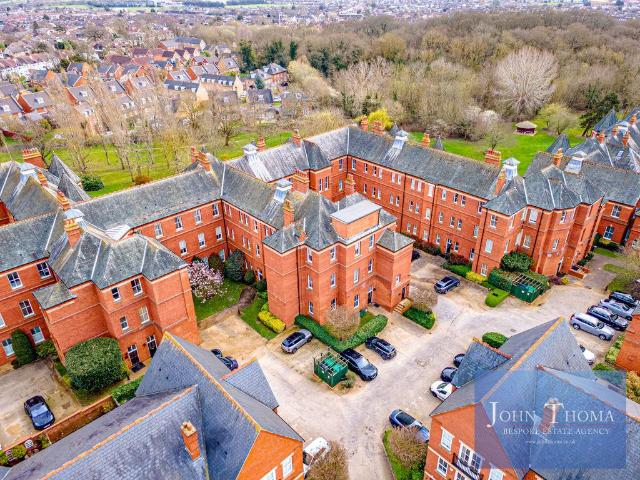 Flat for sale in Fairlop, Greater London