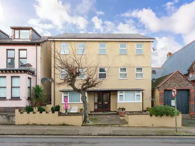 Flat for sale in Douglas, Scotland