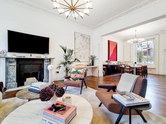 Flat for sale in Brompton, Greater London