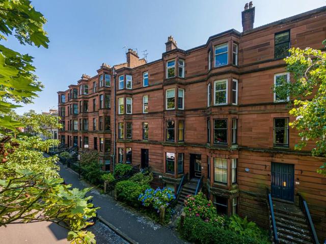 Flat for sale in Hillhead, Scotland