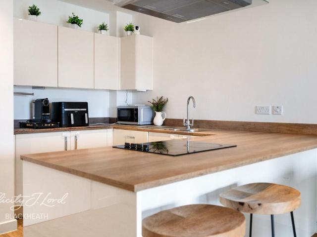 Flat for sale in Greater London