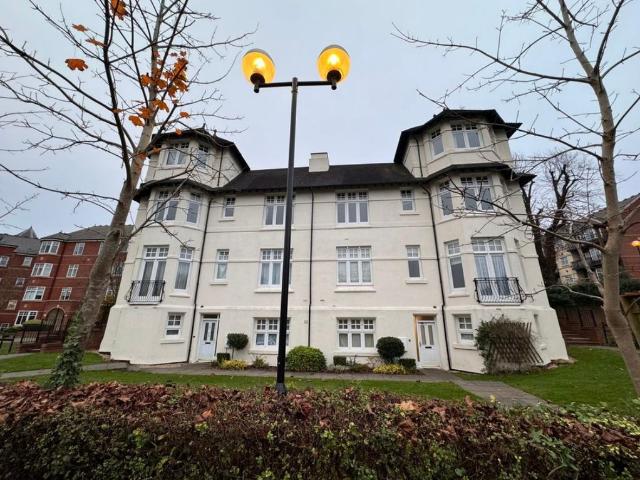 Flat for sale in Goldthorn Hill, West Midlands