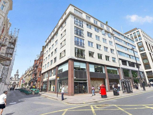 Flat for sale in Mayfair, Greater London