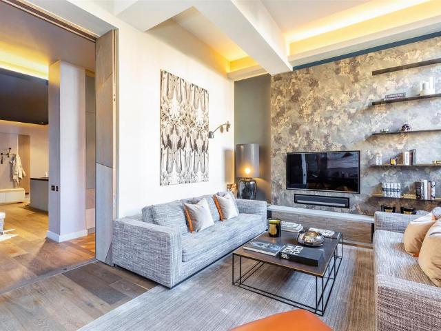 Flat for sale in Clapham, Greater London