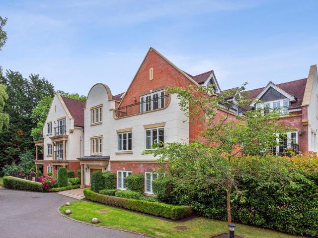 Flat for sale in Sunningdale