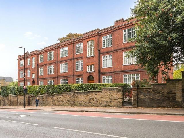 Flat for sale in Muswell Hill, Greater London