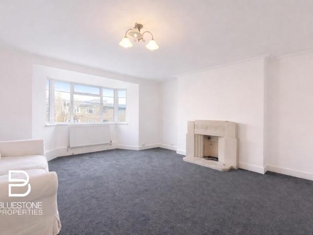 Flat for sale in London Borough of Lambeth, Greater London