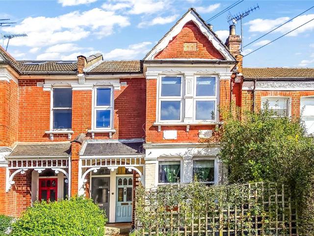 Flat for sale in Hornsey, Greater London