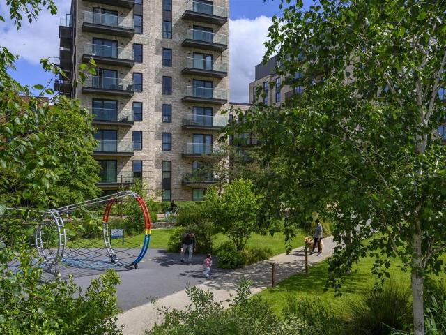 Flat for sale in London Borough of Ealing, Greater London