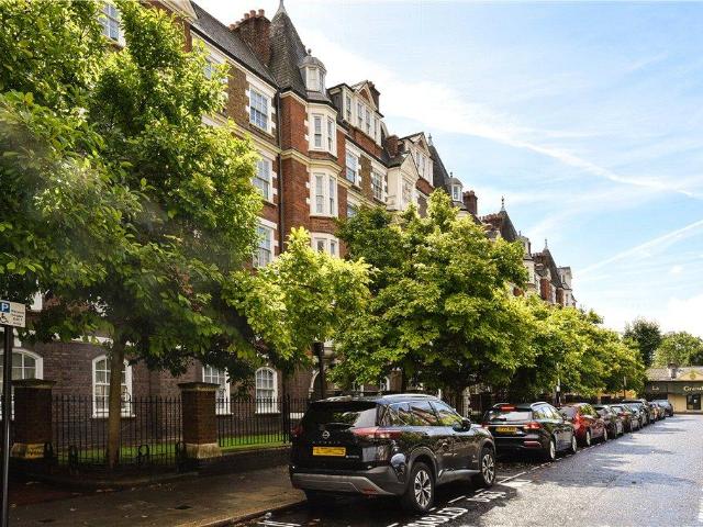 Flat for sale in St. John's Wood, Greater London