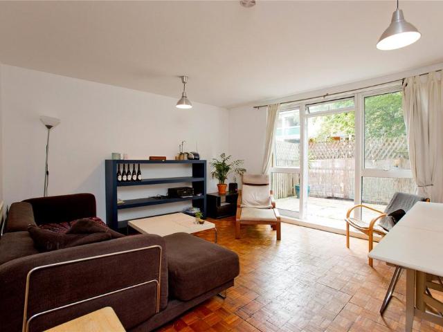 Flat for sale in Kentish Town, Greater London