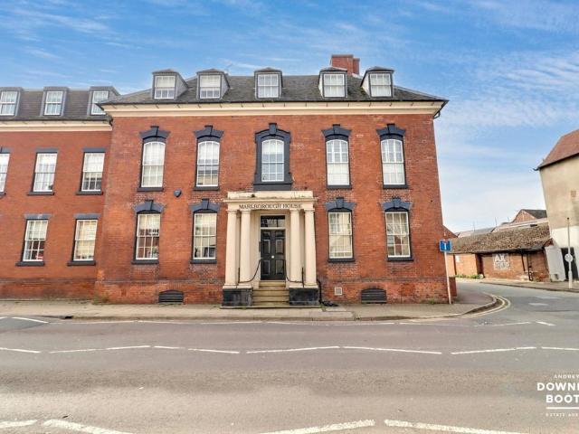 Flat for sale in Lichfield, Boley Park